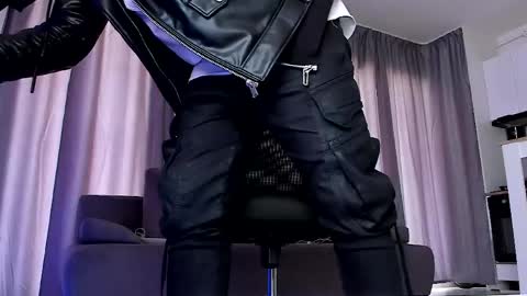 Paris online show from 04-14-26, 10:32