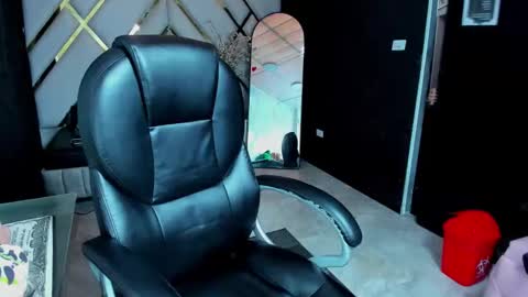 paris petit online show from 04-14-26, 08:04