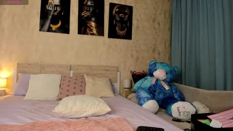 Paris online show from 12-13-24, 05:16