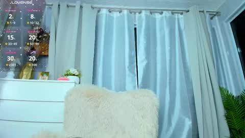 Paris online show from 09-13-25, 03:17