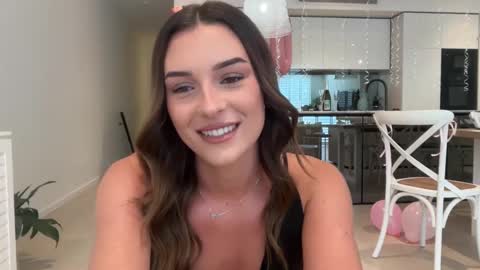 ParisBabyxox online show from 09-13-25, 12:43