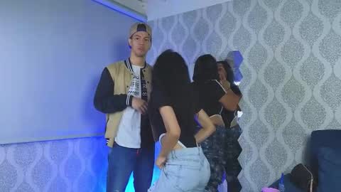 Danna online show from 11-13-25, 01:43