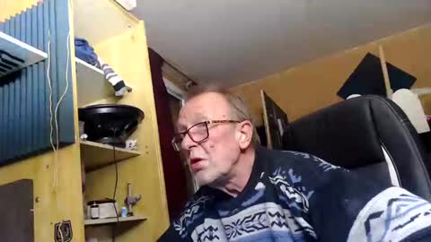 pascal88881 online show from 12-01-24, 07:36