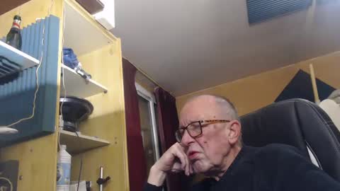 pascal88881 online show from 01-08-25, 06:52