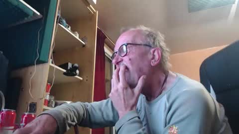 pascal88881 online show from 10-13-25, 10:37