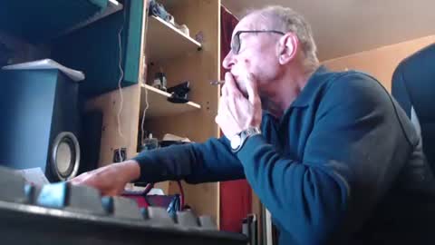 pascal88881 online show from 11-03-25, 01:56