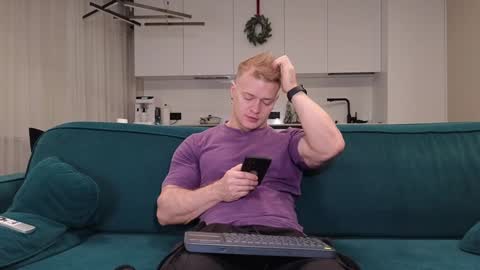 Snapshot of pashka_x chatting on 12-26-24, 08:28 Pashka online show from 12-26-24, 08:28