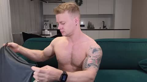 Snapshot of pashka_x chatting on 01-05-25, 09:37 Pashka online show from 01-05-25, 09:37