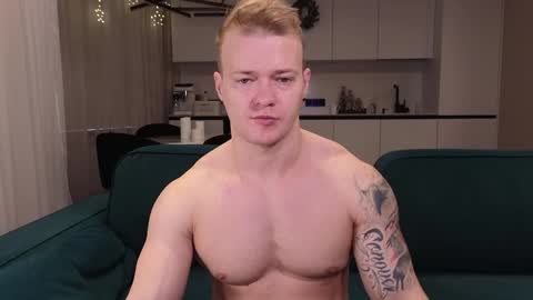 Snapshot of pashka_x chatting on 01-12-25, 09:19 Pashka online show from 01-12-25, 09:19