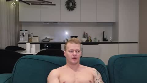 Snapshot of pashka_x chatting on 01-12-25, 12:23 Pashka online show from 01-12-25, 12:23