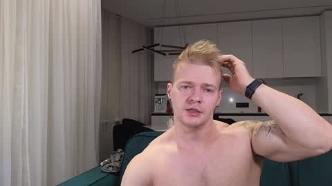 Snapshot of pashka_x chatting on 01-17-25, 09:17 Pashka online show from 01-17-25, 09:17