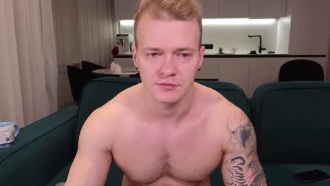 Snapshot of pashka_x chatting on 01-18-25, 03:16 Pashka online show from 01-18-25, 03:16