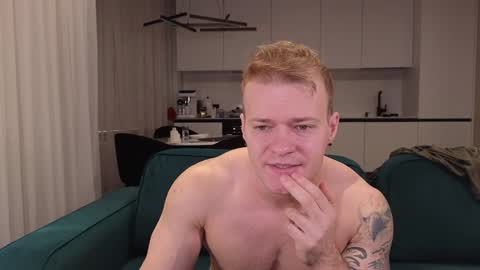 Snapshot of pashka_x chatting on 01-19-25, 09:22 Pashka online show from 01-19-25, 09:22