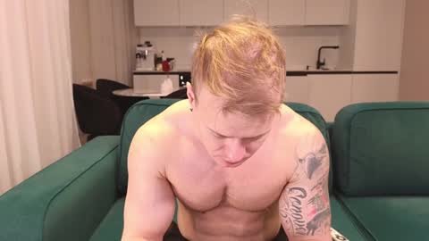 Snapshot of pashka_x chatting on 01-22-25, 06:42 Pashka online show from 01-22-25, 06:42