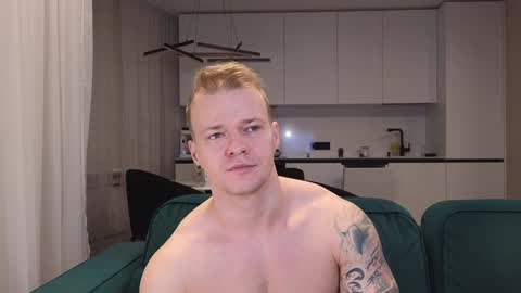 Snapshot of pashka_x chatting on 02-02-25, 06:37 Pashka online show from 02-02-25, 06:37