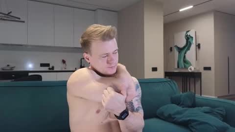 Snapshot of pashka_x chatting on 02-16-25, 10:54 Pashka online show from 02-16-25, 10:54