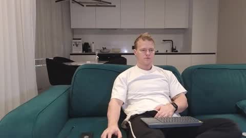 Snapshot of pashka_x chatting on 02-21-25, 08:29 Pashka online show from 02-21-25, 08:29