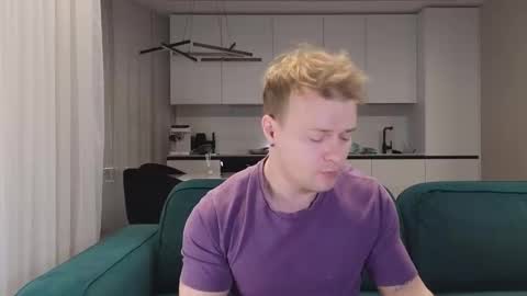 Snapshot of pashka_x chatting on 02-25-25, 08:14 Pashka online show from 02-25-25, 08:14