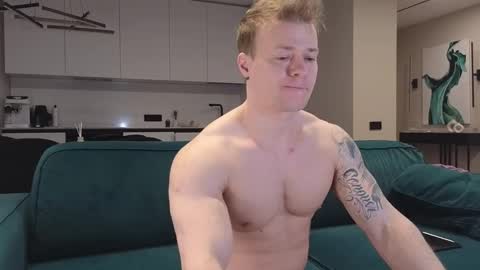 Snapshot of pashka_x chatting on 02-26-25, 05:53 Pashka online show from 02-26-25, 05:53