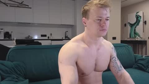 Snapshot of pashka_x chatting on 02-27-25, 04:31 Pashka online show from 02-27-25, 04:31