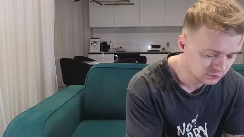 Snapshot of pashka_x chatting on 02-28-25, 08:20 Pashka online show from 02-28-25, 08:20