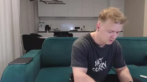 Snapshot of pashka_x chatting on 02-28-25, 11:25 Pashka online show from 02-28-25, 11:25