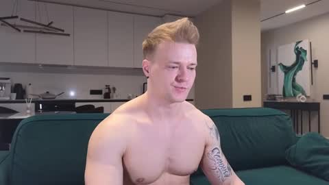 Snapshot of pashka_x chatting on 03-09-25, 10:08 Pashka online show from 03-09-25, 10:08