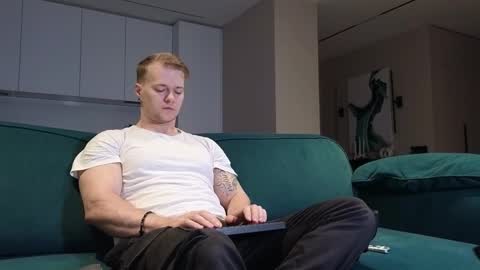 Snapshot of pashka_x chatting on 09-17-25, 06:48 Pashka online show from 09-17-25, 06:48