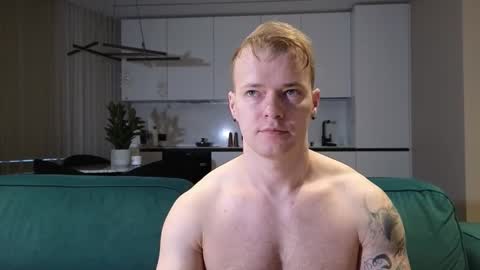 Snapshot of pashka_x chatting on 09-25-25, 06:39 Pashka online show from 09-25-25, 06:39