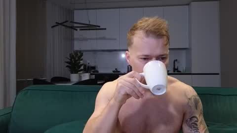 Snapshot of pashka_x chatting on 10-14-25, 06:03 Pashka online show from 10-14-25, 06:03