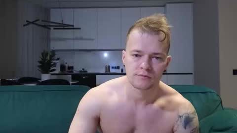 Snapshot of pashka_x chatting on 10-15-25, 06:13 Pashka online show from 10-15-25, 06:13