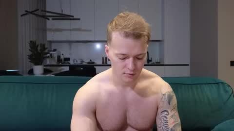 Snapshot of pashka_x chatting on 10-17-25, 06:49 Pashka online show from 10-17-25, 06:49