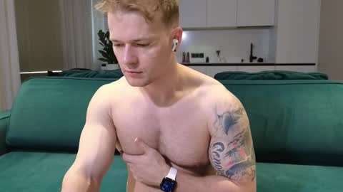 Snapshot of pashka_x chatting on 10-19-25, 10:16 Pashka online show from 10-19-25, 10:16