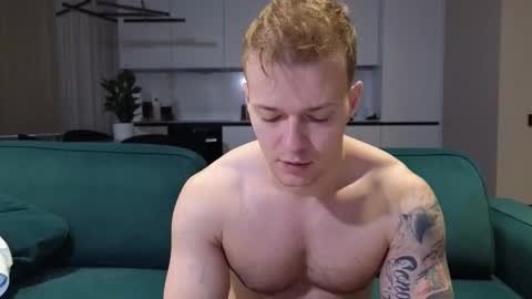 Snapshot of pashka_x chatting on 10-22-25, 07:08 Pashka online show from 10-22-25, 07:08