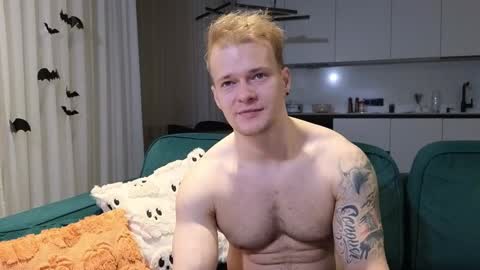 Snapshot of pashka_x chatting on 10-27-25, 04:22 Pashka online show from 10-27-25, 04:22