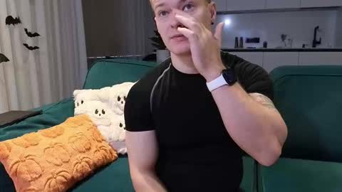 Snapshot of pashka_x chatting on 10-29-25, 06:04 Pashka online show from 10-29-25, 06:04