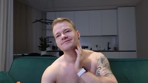 Snapshot of pashka_x chatting on 10-31-25, 06:47 Pashka online show from 10-31-25, 06:47