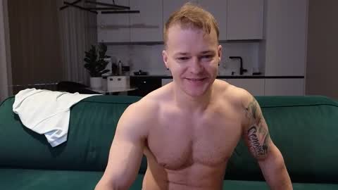 Snapshot of pashka_x chatting on 11-18-25, 06:29 Pashka online show from 11-18-25, 06:29