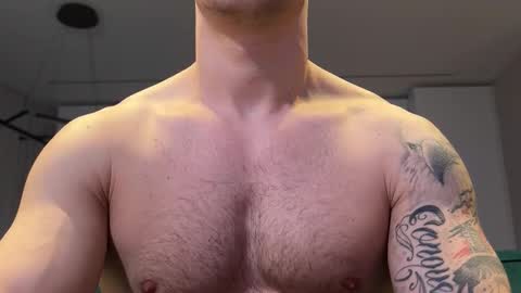 Snapshot of pashka_x chatting on 11-22-25, 07:40 Pashka online show from 11-22-25, 07:40