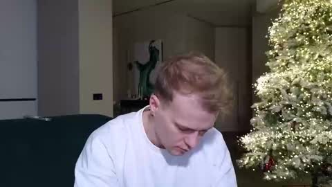 Snapshot of pashka_x chatting on 11-30-25, 11:14 Pashka online show from 11-30-25, 11:14