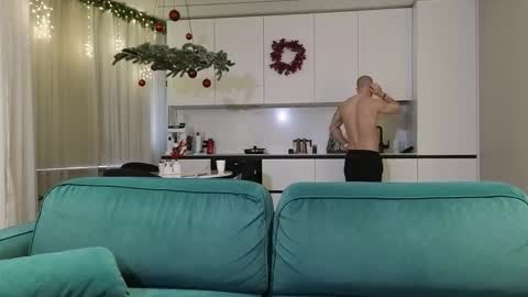 Snapshot of pashka_x chatting on 12-14-25, 10:31 Pashka online show from 12-14-25, 10:31