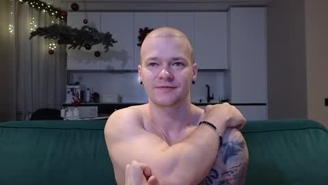 Snapshot of pashka_x chatting on 12-16-25, 06:07 Pashka online show from 12-16-25, 06:07