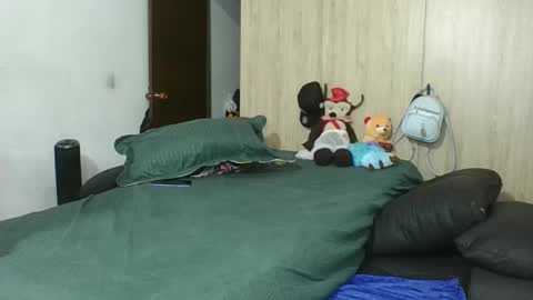 passion_fruit01 online show from 09-11-25, 05:57