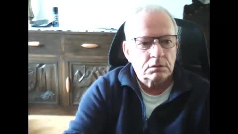 Snapshot of pat5057 chatting on 04-22-26, 09:11 Master Bates online show from 04-22-26, 09:11