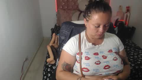 Snapshot of patty_squirt87 chatting on 10-20-25, 02:45 patty squirt87 online show from 10-20-25, 02:45