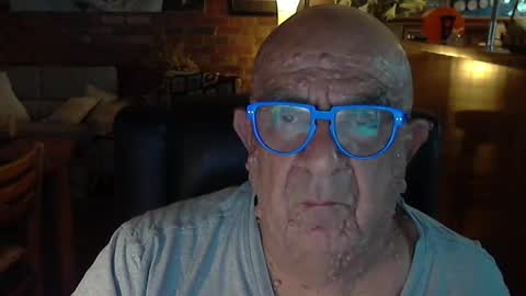 Snapshot of patvac chatting on 12-28-24, 02:42 patvac online show from 12-28-24, 02:42