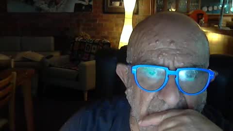 Snapshot of patvac chatting on 12-31-24, 02:03 patvac online show from 12-31-24, 02:03