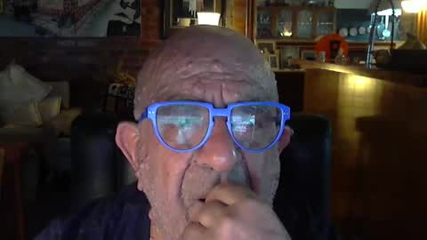 Snapshot of patvac chatting on 01-17-25, 12:52 patvac online show from 01-17-25, 12:52