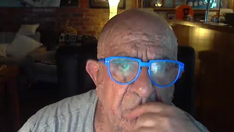 Snapshot of patvac chatting on 02-04-25, 12:11 patvac online show from 02-04-25, 12:11