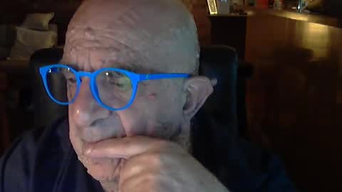 Snapshot of patvac chatting on 02-15-25, 02:11 patvac online show from 02-15-25, 02:11